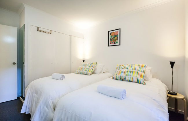 DAWN, 2BDR Carlton Apartment - Photo 7