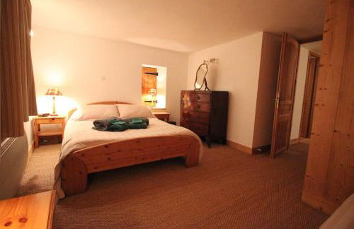 Atmospheric, original stone chalet in Meribel - Photo 8