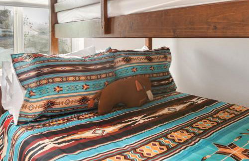 Heated Pool and Jacuzzi, Scenic Mountain View, Lux and Cozy, - Foto 17