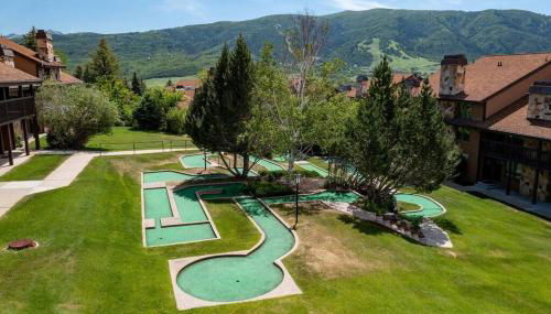Mountainside Ski & Golf Retreat - Photo 3