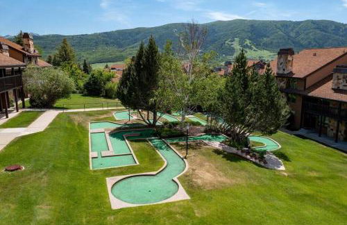 Mountainside Ski & Golf Retreat - Photo 3