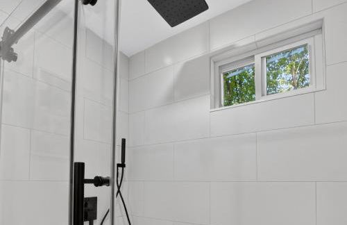 LUX Retreat Home with Yard - Foto 20