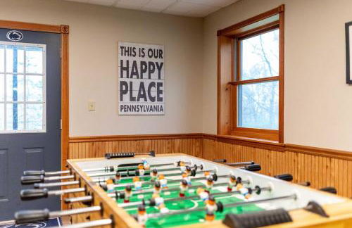 Secluded 4 bedroom with hot tub minutes from campus - Foto 35