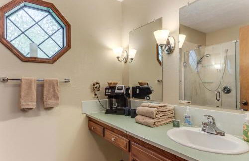 Holiday Island Family Home on 13th Green! - Foto 12