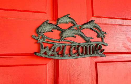 Dolphin Cove - Whole WATERFRONT House with Dock - Foto 12