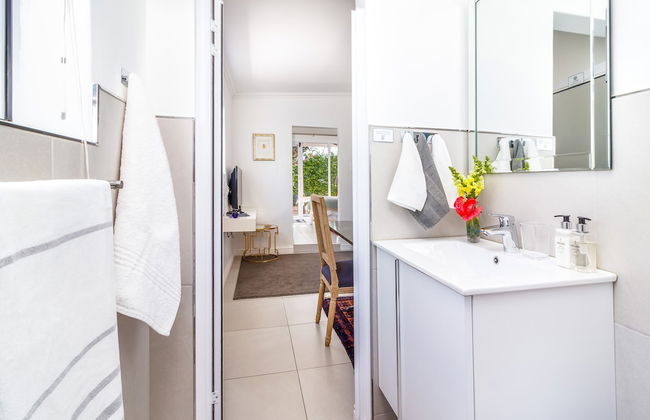 Bleu Cobalt Cottage - Photo 12