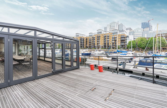 JOIVY Stunning 5-Bed Boathouse On The River Thames - Foto 27