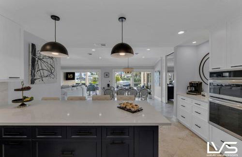 New Royal 80ft Waterfront Wlk2Beach HotPool Spa KitchenBBQ - Foto 45