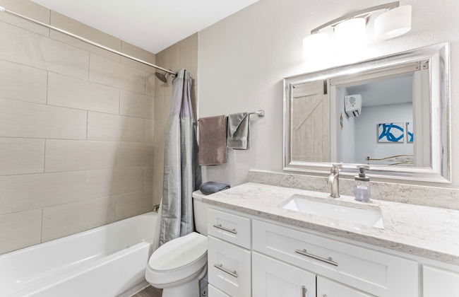 Chic West Downtown Studio w Washer Dryer - Foto 23