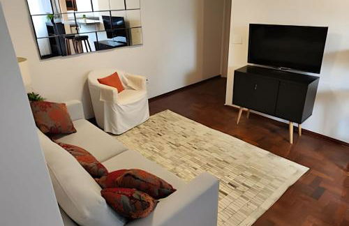 SUPERPRÁTICO-Amplo Apê com Garagem em bairro nobre - Foto 3