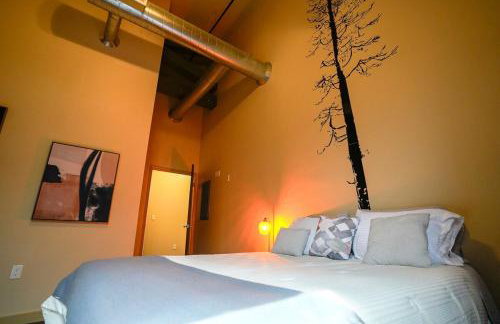 Industrial Escape 2bd 2bath - Photo 11