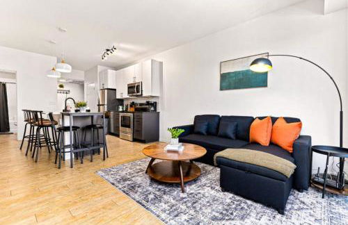 Luxurious 2BR Retreat near Downtown with Roofdeck and Gym - Foto 21