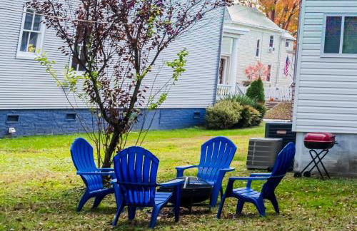 The Great Pink Lady with Huge Wrap Around Porch! - Foto 11