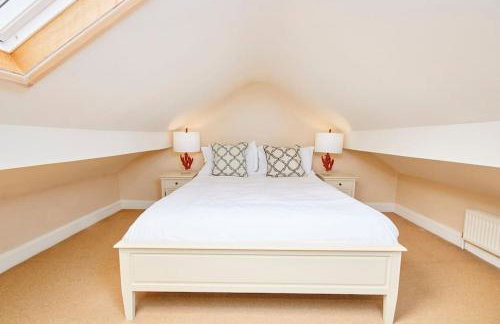 North Lodge - 17th Century Gate Cottage at Hassop Hall - Photo 18