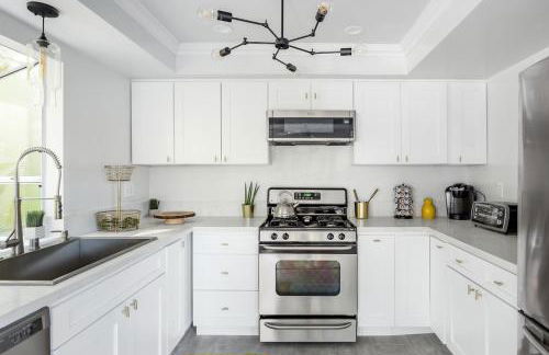 Silver Triangle Oasis with Verdant Backyard - Foto 29