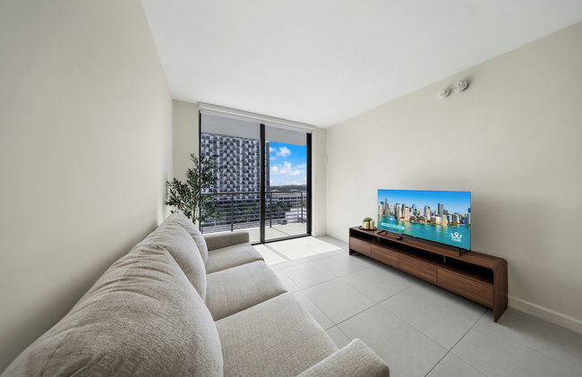 Downtown Doral Condo w-Free Parking - Foto 70