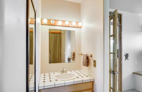 Gig Harbor Home Large Deck, Outdoor Dining Area - Foto 19