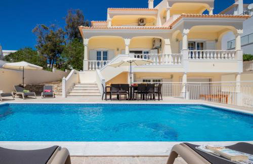 Villa Casa Castelo - Refúgio com piscina aquecível e BBQ na Galé, Albufeira - Foto 8