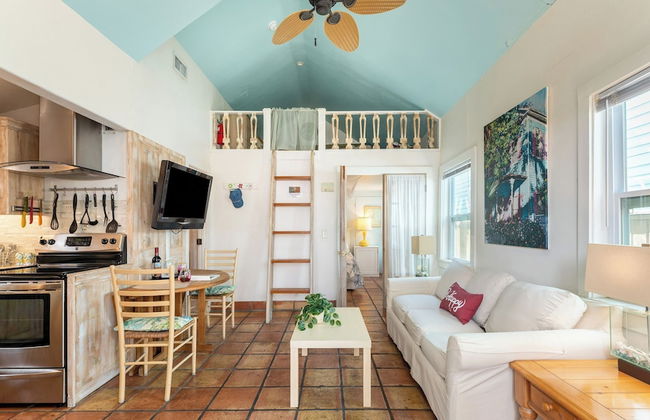 Casita de Catherine by Avantstay 1 Block to Duval St w/ Hot Tub! - Photo 3