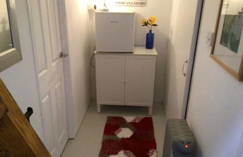 Cozy Camborne Studio Retreat With two Single Beds - Photo 40