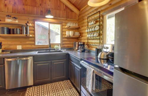 1 Mi to Beach and Lake Breezy Point Cabin with Yard! - Foto 11