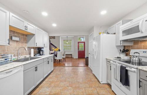 Pocono Lake Escape, includes Golf Cart, Firepit - Foto 13