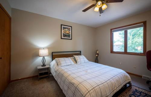 Lovely West Akron home with attached private garage - Foto 11