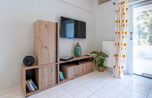 Comfortable 3-Bedroom Seaside Maisonette - Photo 7