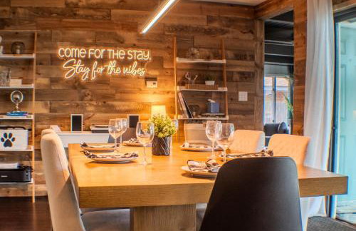 Waterfront Home with Arcade, MassageChair, Firepit, Infinity Game Table - Foto 4