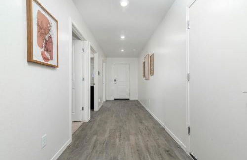 Spacious Family Oasis ~ PoolTable ~ Backyard ~ Pkg - Foto 16