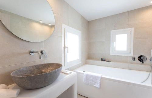 Mylos Suites - Photo 32