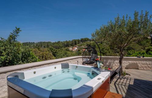 Uniquely designed Villa Ivana with outdoor Jacuzzi nearby the pebble Banje beach at the Island of Solta - Photo 6