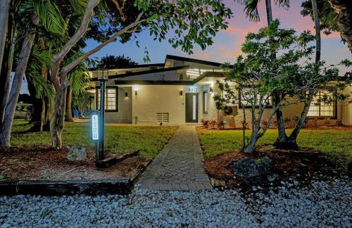 Stunning 2 Story Villa with Pool - Photo 52