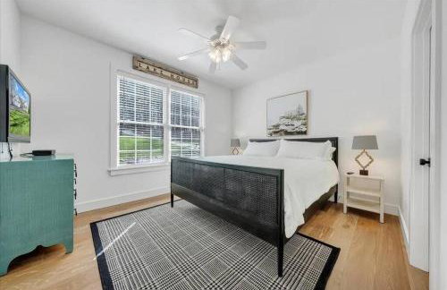 6 BD Smith Mountain Lakefront Escape sunset - Foto 11