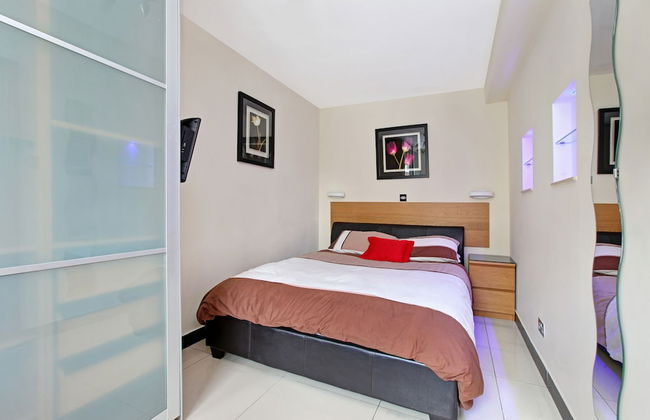 Baker Street Suites - Photo 31