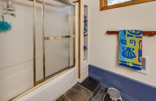 Hot Tub and Whale Watching! Scenic Sitka Escape - Foto 30