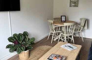 Tranquil 2-Bed Bungalow Near to Southwold - Photo 34