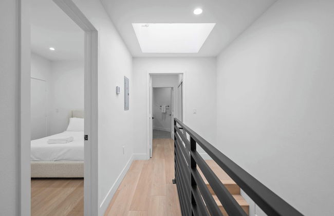 Not Affected by the Fire/modern 5BR Home With Full Amenities & Parking #2 - Foto 16