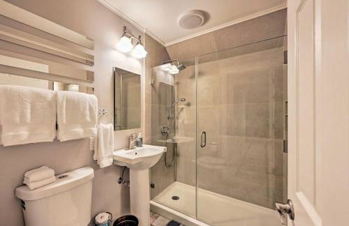 Near I-405 and 1 Mi to Dtwn! Kirkland Family Home - Foto 17