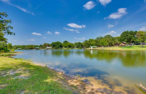 Relax Fireside! Waterfront Malakoff Home with Pool - Foto 39