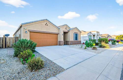 Tropical Desert Oasis Phoenix 5BR 3Bath with Outdoor Tiki Bar & BBQ - Photo 37