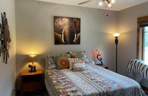 Woodsy and Private- Dream House on a 7 Acre Pond - Foto 5