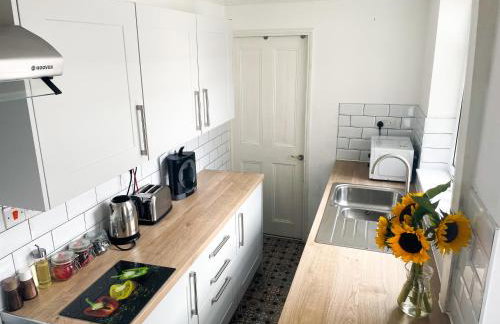 The Racecourse - Quaint Victorian Home With Free Parking - Foto 43