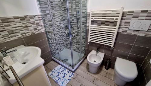 Zenin Airport 'Genova Aeroporto' - Foto 2, Shower