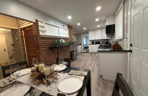 Newly Renovated Gem Fenced Backyard 2 Full Baths - Foto 1