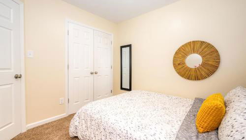 Serine Space - Townhome - King Bed - Duke - Long Term Stays - Foto 2
