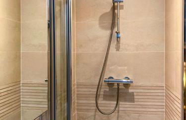 Tranquil retreat with hot tub - Photo 2