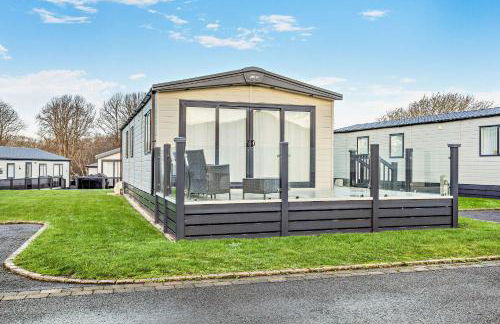 Binky Lodge Stylish Cosy 3-Bedroom Holiday Lodge Hoburne Naish Barton on Sea - Photo 26