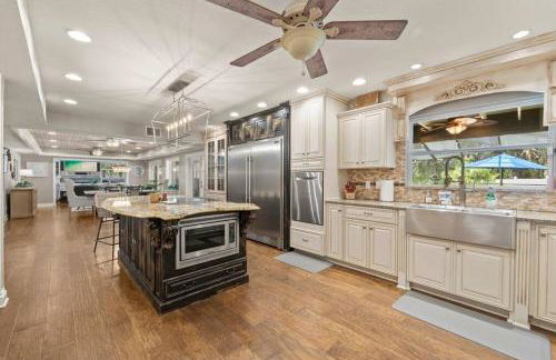 Sleeps 28, Events, Salt Pool/Spa, Outdoor Kitchen - Foto 32