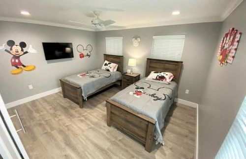 Phenomenal 7BR 4 Master Suites Southeast Pool Hot Tub Gas BBQ 2 Miles to Disney - Foto 20